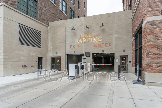 Building Photo - 909 Massachusetts Ave