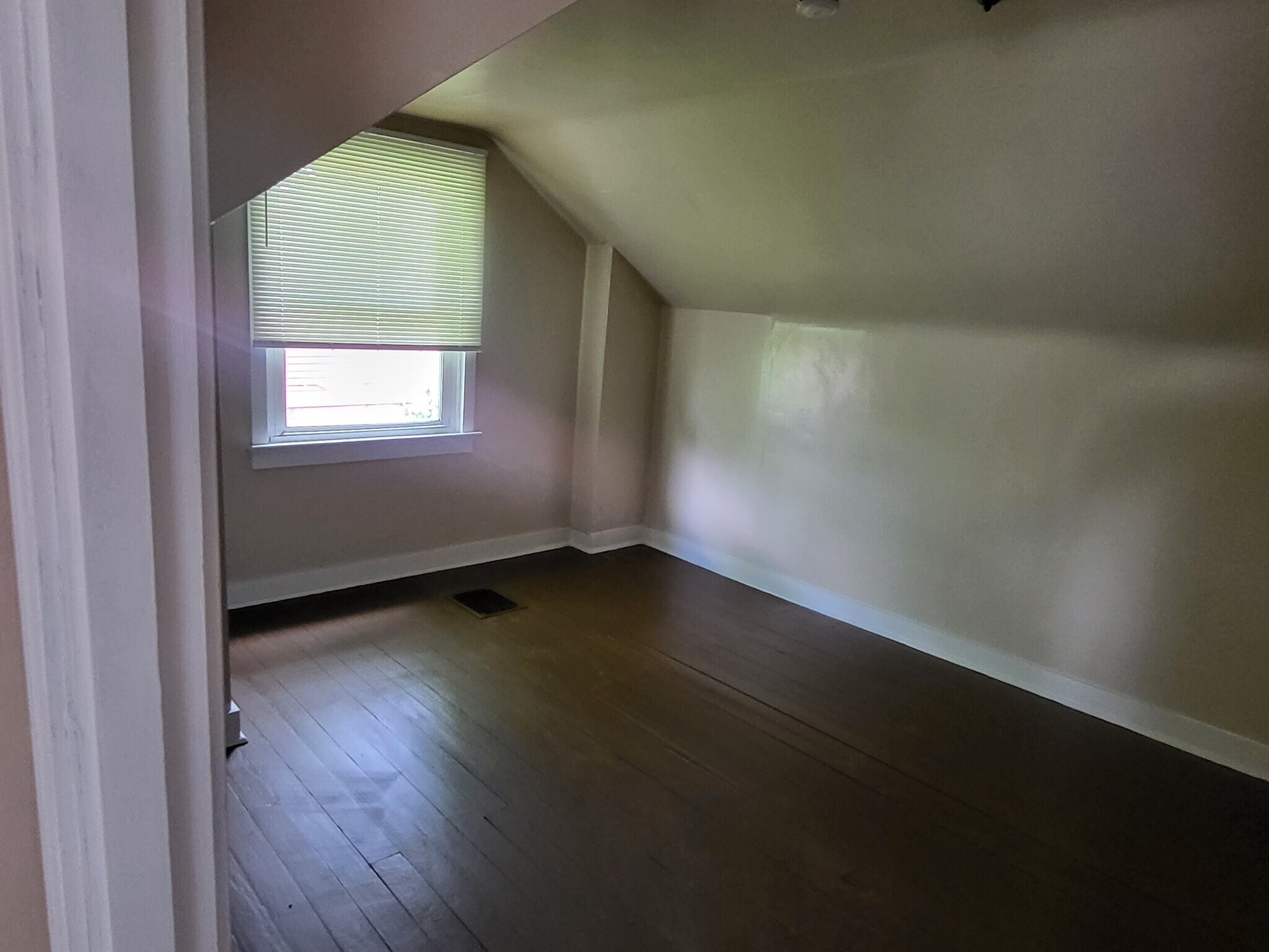 Building Photo - 1104 Monongahela Blvd
