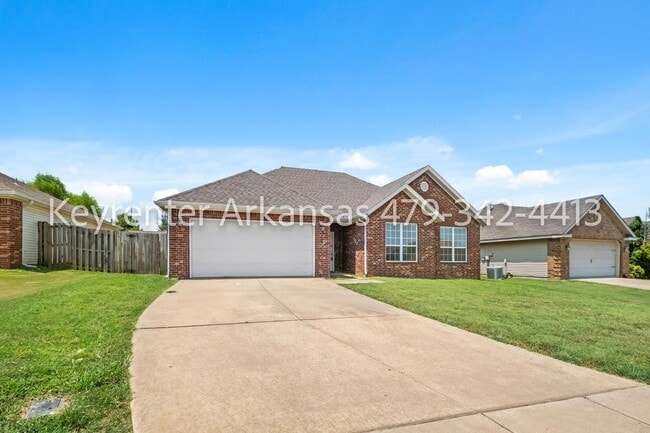 Building Photo - Bright 3 Bedroom Bentonville Home with Fenced Yard & Natural Light