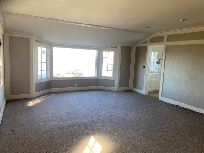 Building Photo - Amazing location in La Jolla for a big house. Gustavo Lopez AMSI