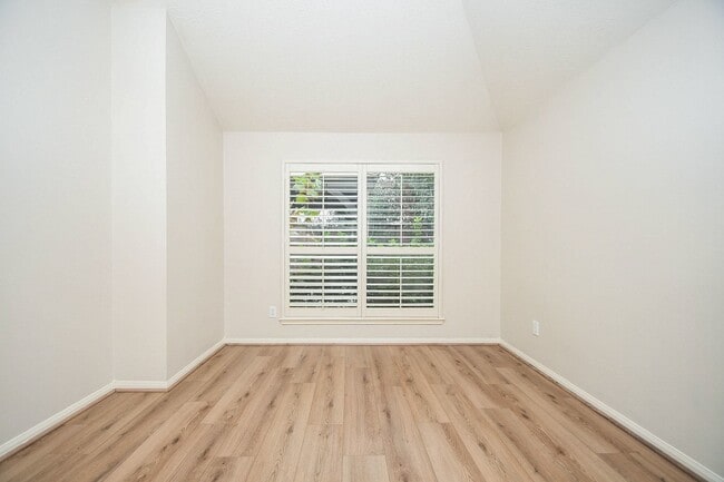 Building Photo - 2218 Millerton Ln