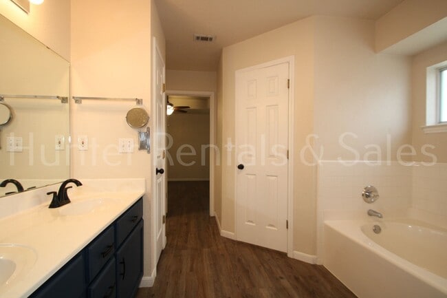 Building Photo - Move-In Ready Gem with Spacious Backyard