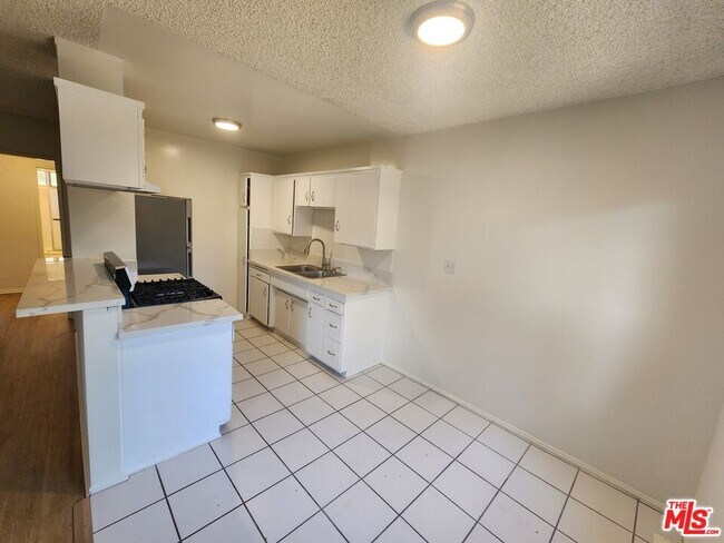 Building Photo - 7511 Norton Ave