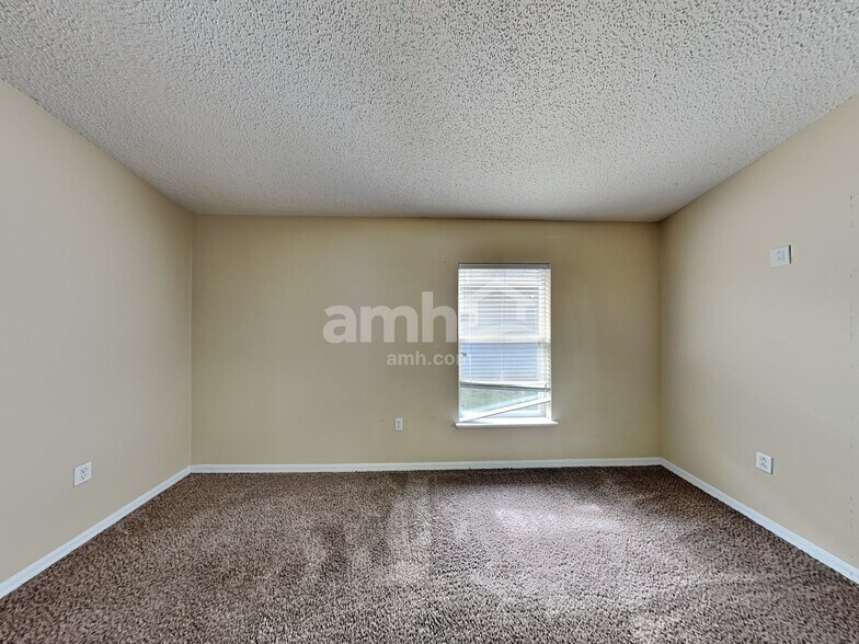 Building Photo - 1683 Sorento Cir