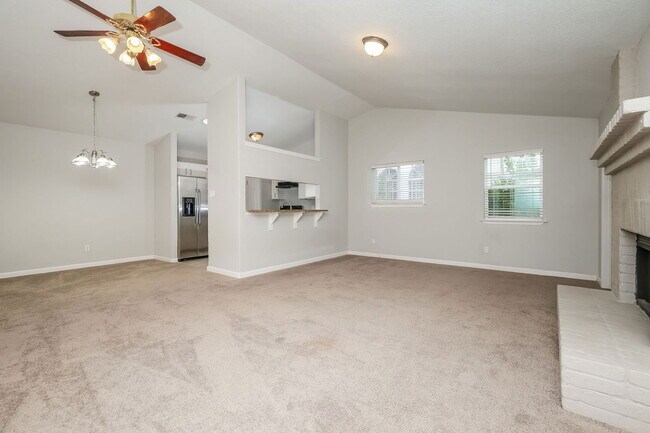 Building Photo - 2730 Bear Springs Dr
