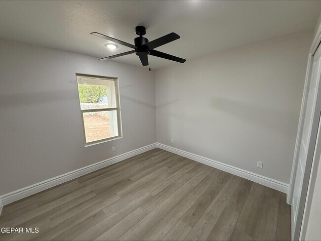Building Photo - 2633 Dunoon Dr