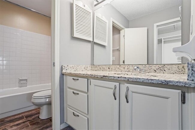 Building Photo - 1009 Knights Bridge Ct