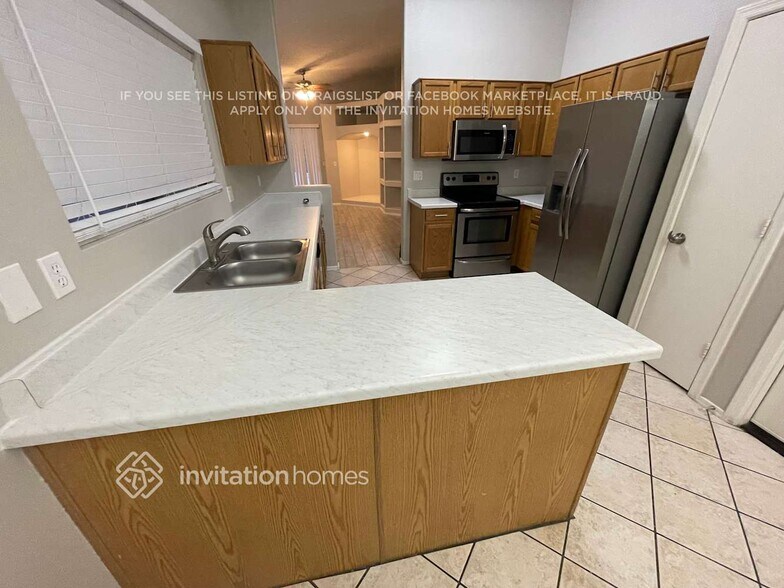 Building Photo - 10728 E Enid Ave