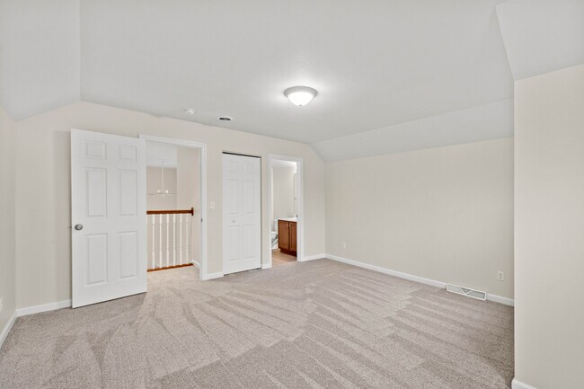 Building Photo - 72 Nicholas Dr