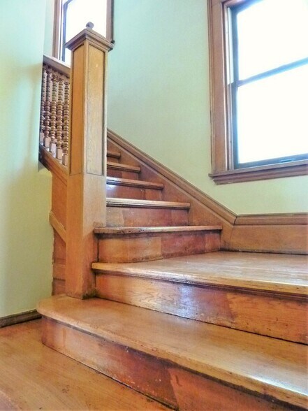 Building Photo - 361 Bates Ave
