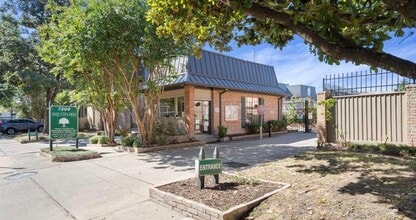 Building Photo - 2475 Underwood St