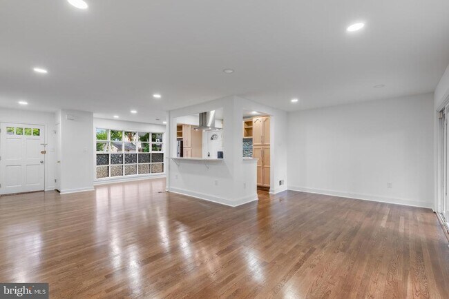Building Photo - 1402 Mullins St
