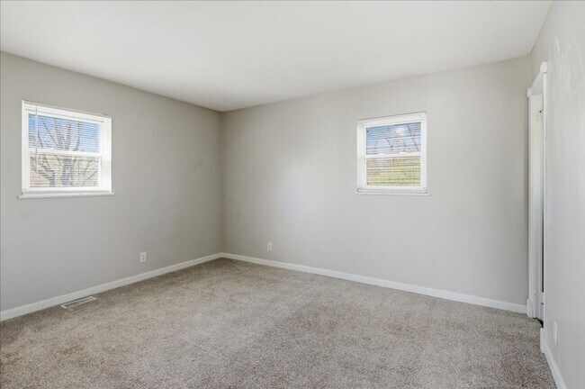 Building Photo - 3226 Voigt Dr