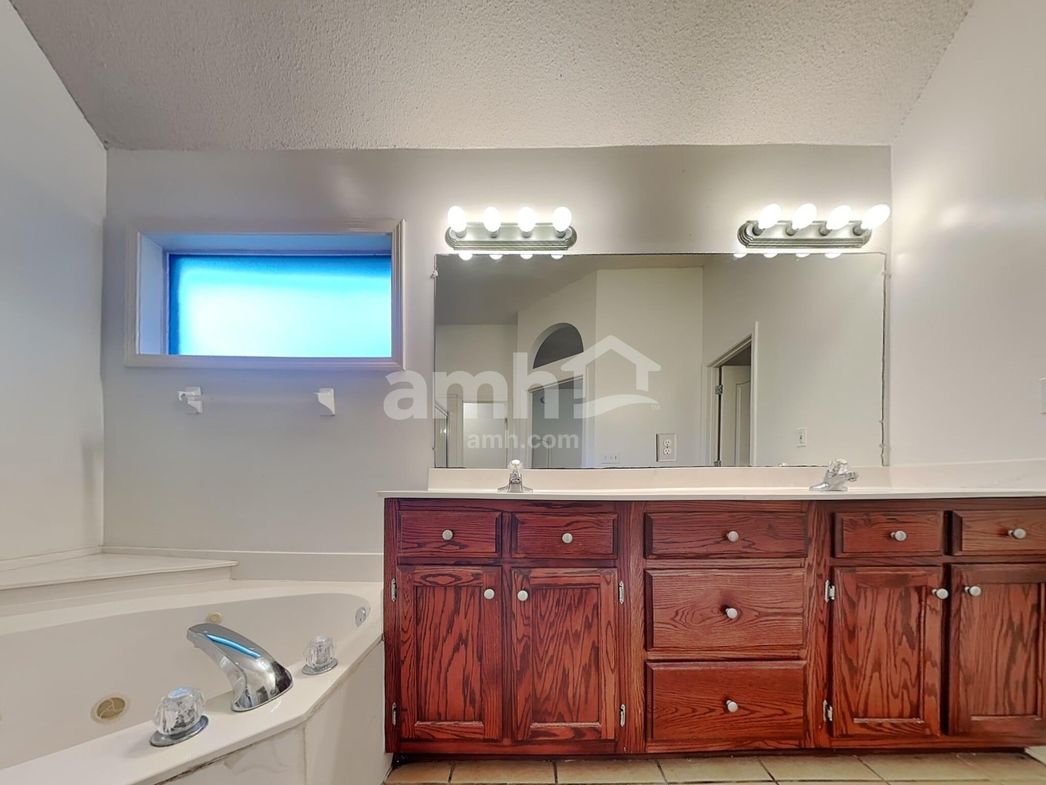 Building Photo - 6145 Sandbourne E