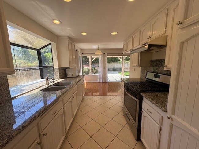 Building Photo - Welcome to your dream home in beautiful Th...
