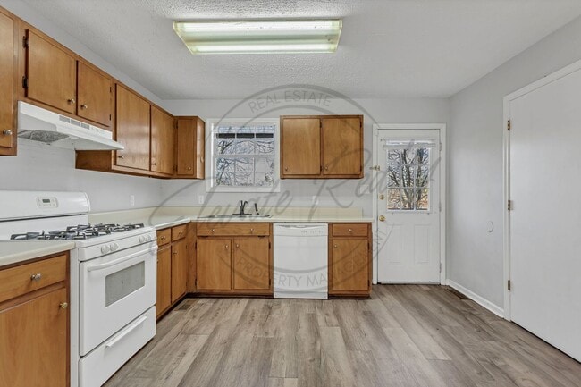 Building Photo - Three Bedroom, Two Level Duplex for Rent!