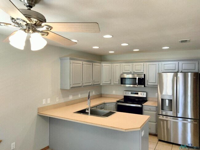 Building Photo - 2301 Reese Dr