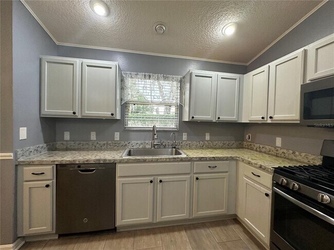 Building Photo - 104 Cherry Blossom Ln