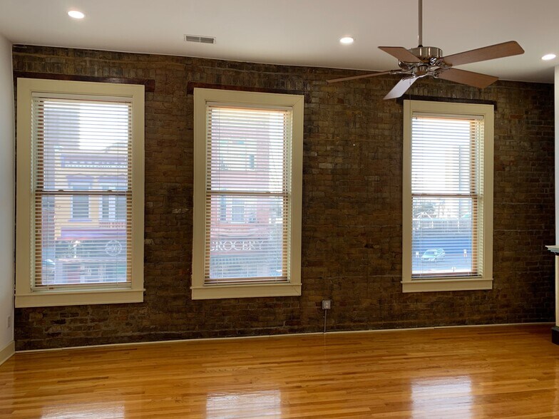 Building Photo - 515 N Main St