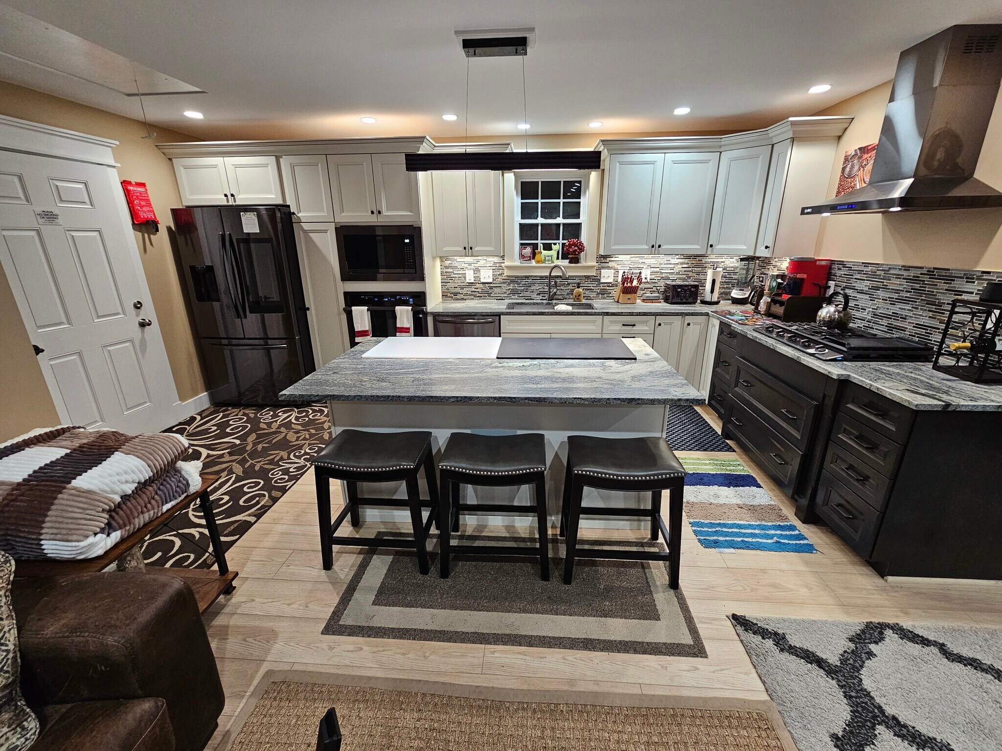 Building Photo - 435 High St