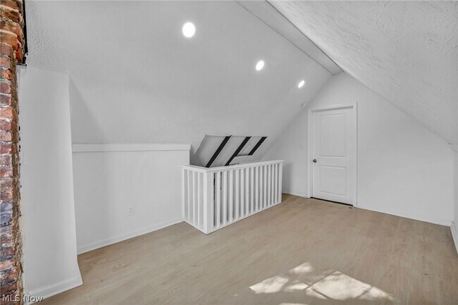 Building Photo - 2049 W 85th St