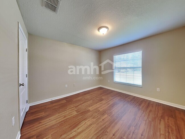 Building Photo - 6925 Krenson Oaks St