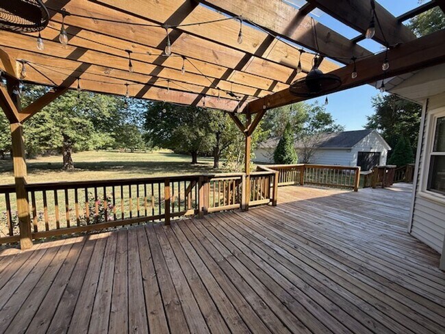 Building Photo - 5820 Iron Bridge Rd