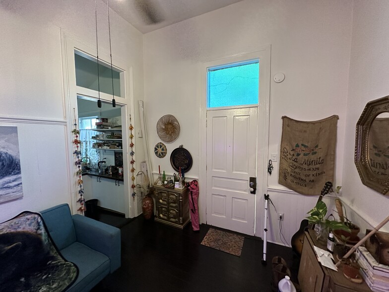Living Room - 3821 Dauphine St