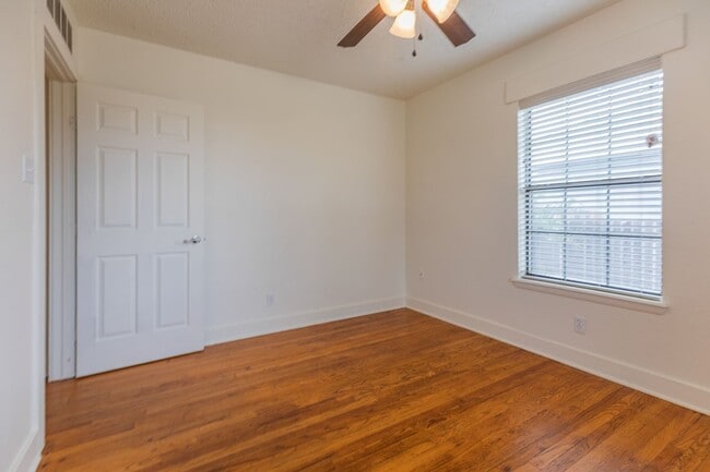 Building Photo - 3 Bedroom 2 Bath Home