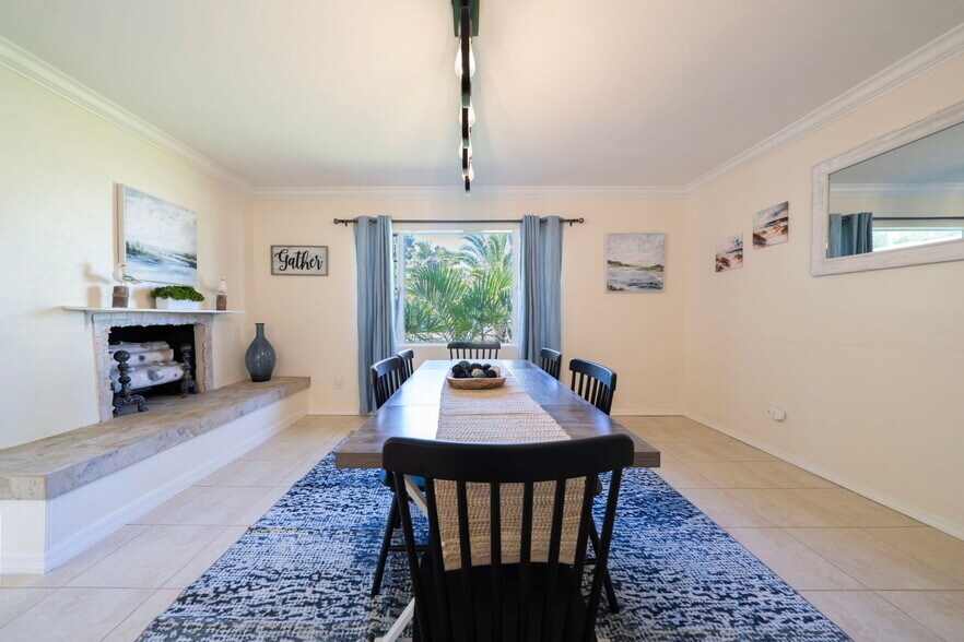 Building Photo - 4464 E Riverside Dr