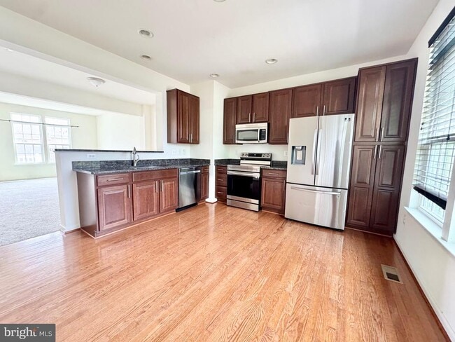 Building Photo - 412 S Greenberry Ln