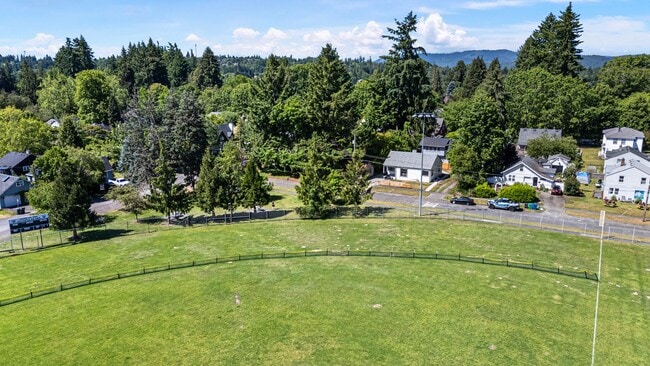 Building Photo - Spacious 4-Bedroom Home in South Capitol O...