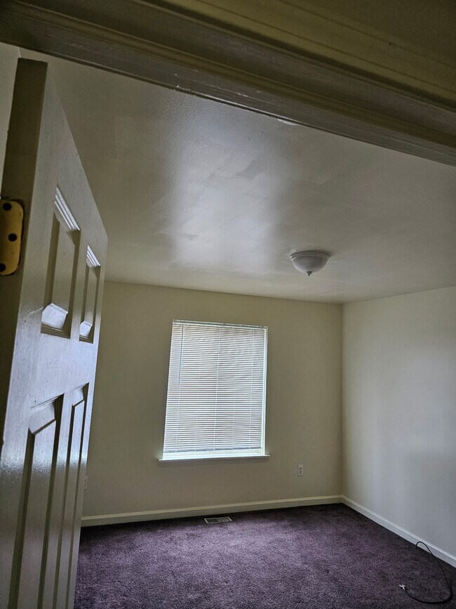 Building Photo - 9501 Lauder St