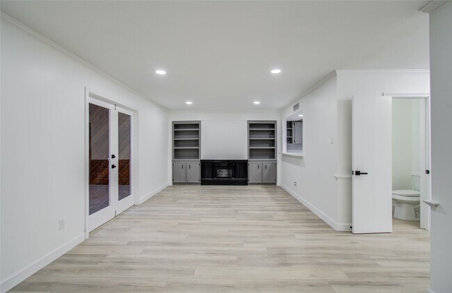 Building Photo - 1888 Saxony Ln