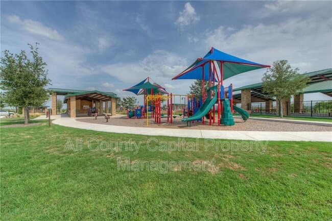 Building Photo - 227 Everglade Dr