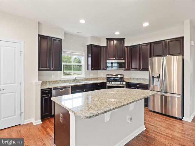 Building Photo - 41639 Adamson Dr
