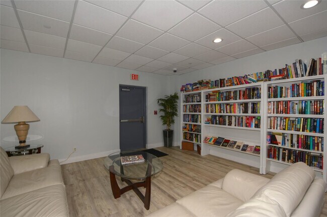 Building Photo - 405 N Ocean Blvd