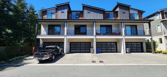 Building Photo - 16021 Manor Way