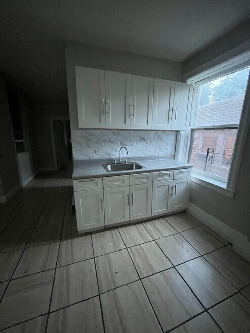 Building Photo - 262 Elmwood Ave