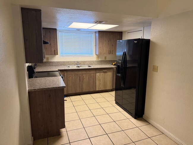 Primary Photo - 3 Bedroom 1.5 Bathroom Townhouse