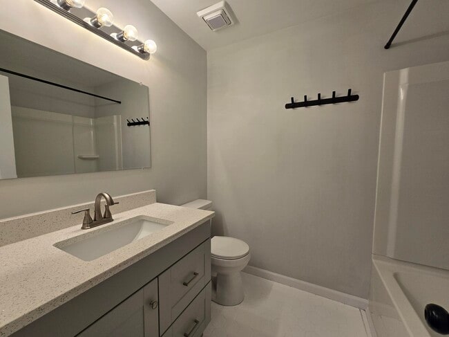 Building Photo - 620 Rainbow Dr