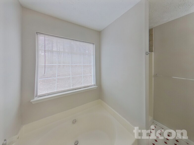 Building Photo - 5085 Forest View Trail