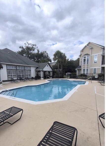 Building Photo - 1990 Erving Cir