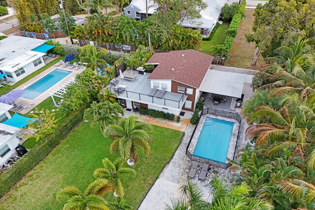 Building Photo - 311 SE 3rd Ave