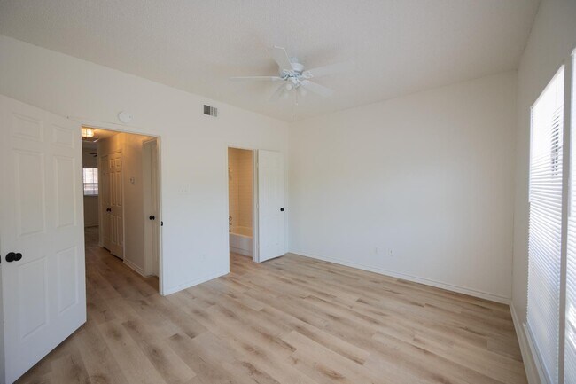 Building Photo - 3001 Cedar St