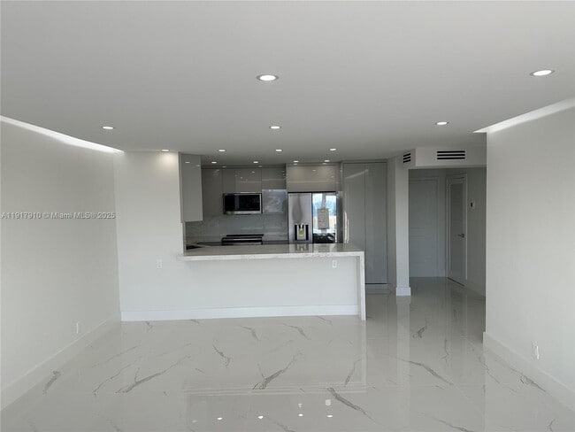 Building Photo - 2100 S Ocean Dr