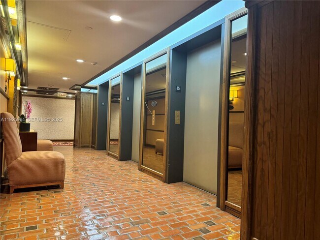 Building Photo - 2000 Towerside Terrace