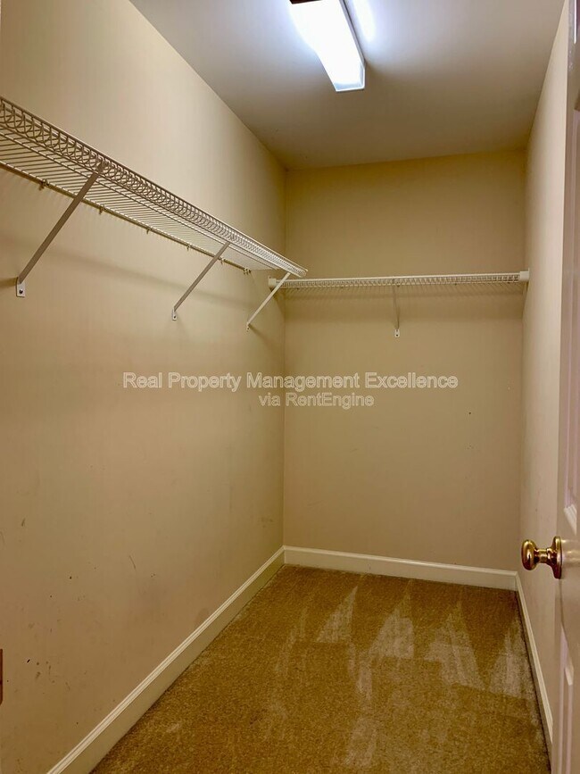 Building Photo - 411 Hogan Woods Cir