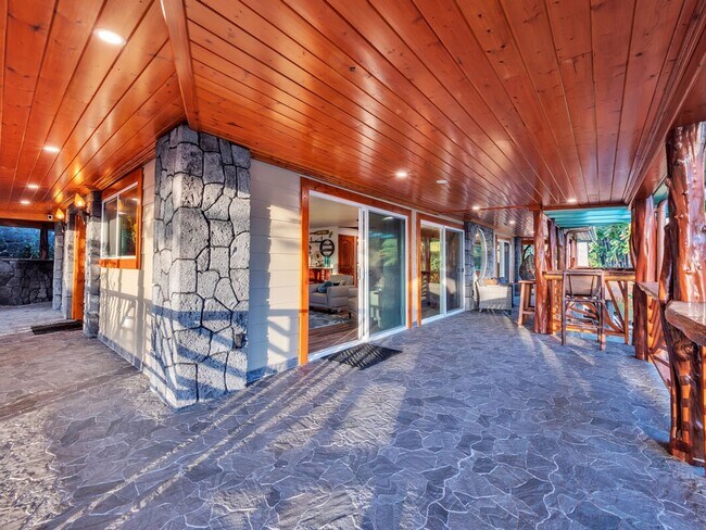 Building Photo - Oceanfront Estate: The Honolii Hale