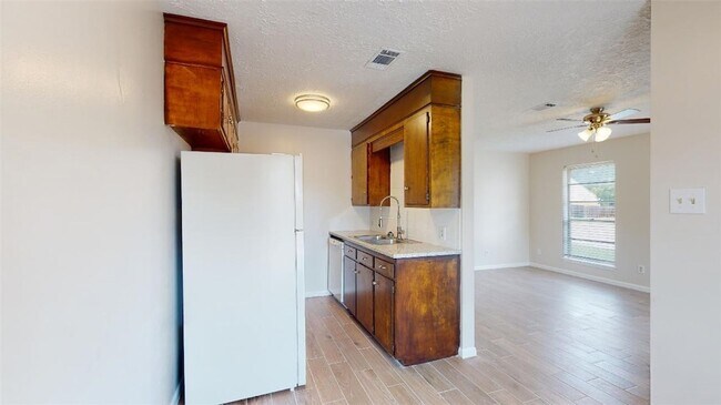 Building Photo - 815 Llano Pl